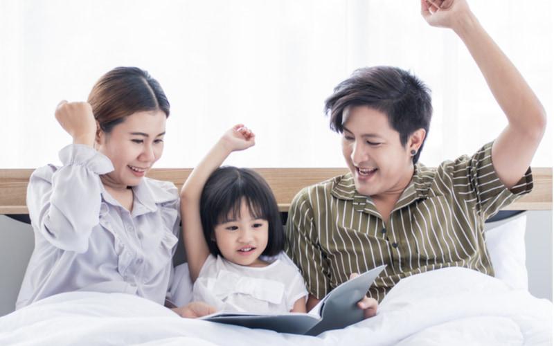 Dưới 3 tuổi là giai đoạn "nền tảng" để bé học tiếng Anh. (Ảnh: Shutterstock.com)