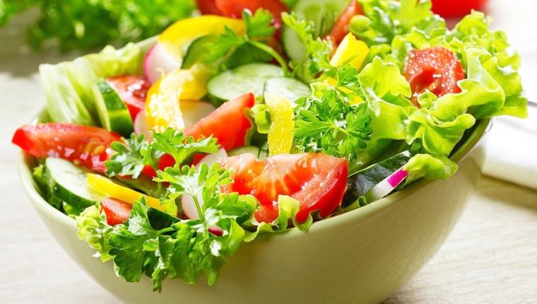 Salad trộn dầu giấm là một món ăn không thể bo qua từ rau xà lách