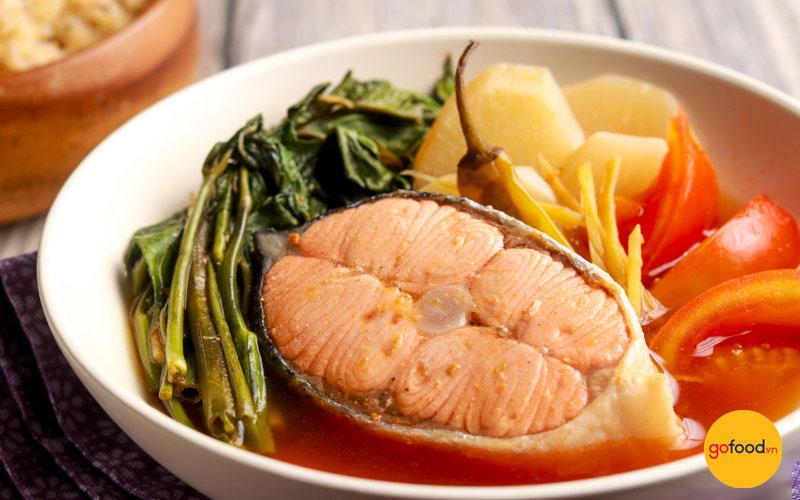 Canh chua cá hồi nấu măng chua cay