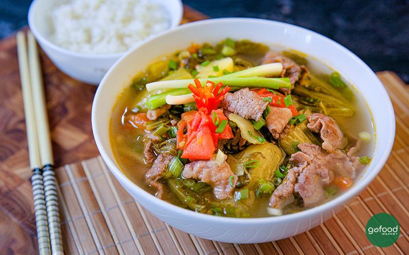 Canh dưa chua thịt bò thanh mát ngày hè