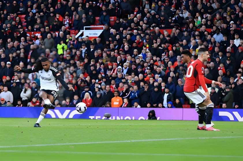 Cựu sao Arsenal gieo sầu, MU thất thủ trước Fulham ngay tại Old Trafford 411010