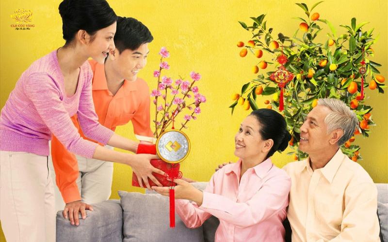 Mùng 1 Tết cha, mùng 2 Tết mẹ, mùng 3 Tết thầy: Hiểu đúng để năm mới được tốt lành