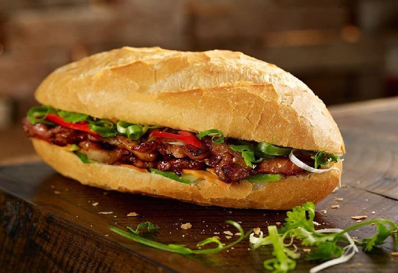 1 ổ bánh mì thịt bao nhiêu calo?