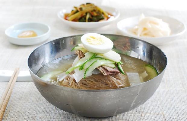 Cách chế biến mì lạnh Hàn Quốc (Naengmyeon) cho mùa hè